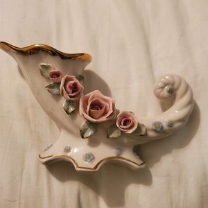 Bone China Flowers Cornucopia Rose Trimmed in gold